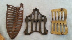 Grelhas de planchas antiguas. Conjunto de tres piezas