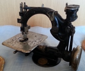 Máquina de coser americana marca Willcox&Gieed. Centenaria