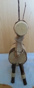Ciervo. Figura de madera artesanal.