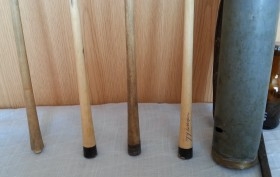 Carcaj de flechas antiguo con cuatro flechas. Origen Bélgica
