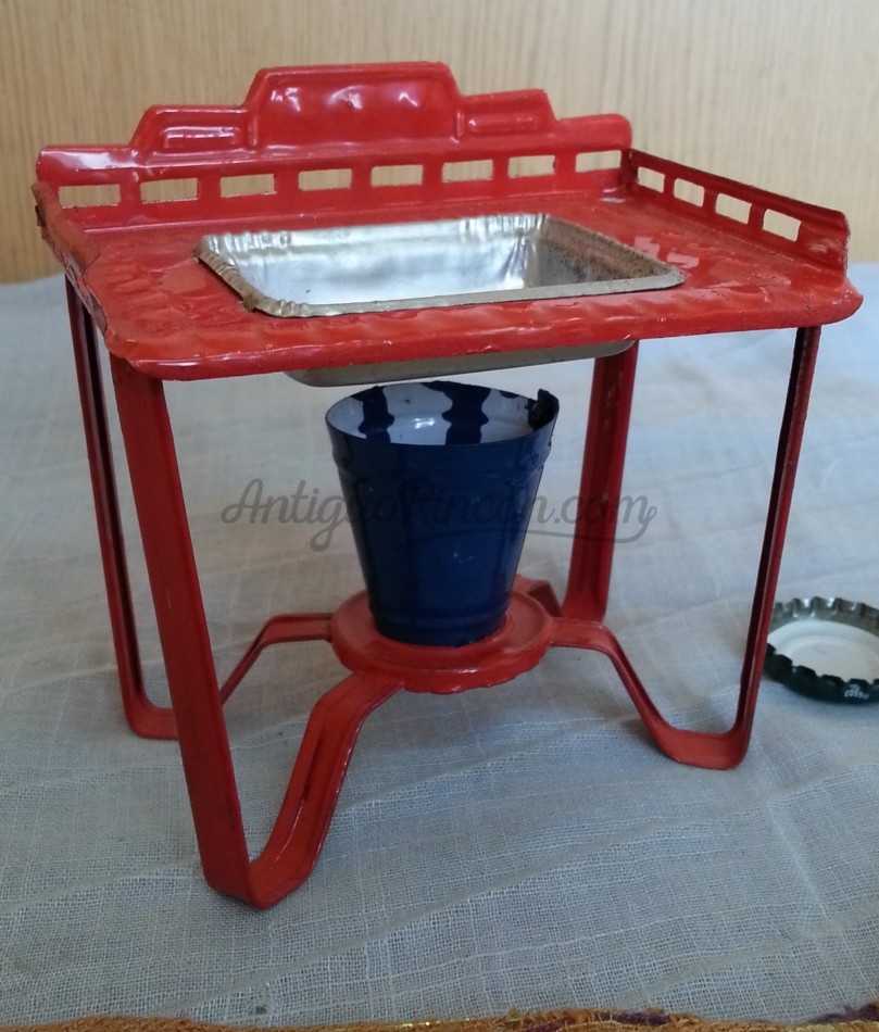 Fregadero de juguete en chapa. Años 50 Fregadero de juguete en chapa. Años 50