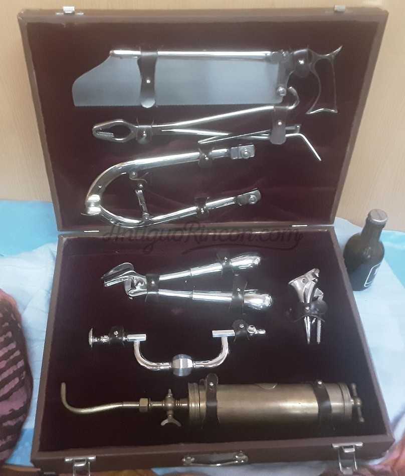 Maletín médico con kit instrumental cirujano años 40. Magnífico estado general.