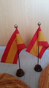 Banderitas franquistas de escritorio. Pareja.