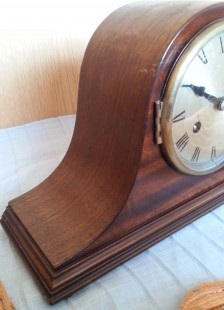 Reloj de chimenea en madera. Años 60-70.