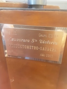 Conductómetro centenario. Principios de 1900. Caja de madera original.