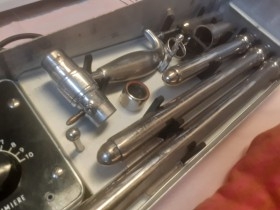 Anoscopio vintage. Equipo médico rectoscopio
