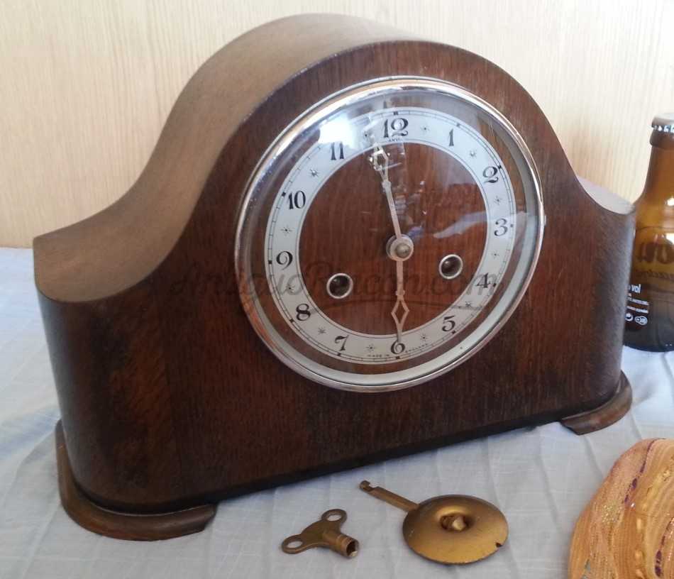 Reloj de chimenea en madera.Marca ANVIL.Años 60-70.