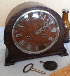 Reloj de chimenea en madera.Marca Beverley.Años 60-70.