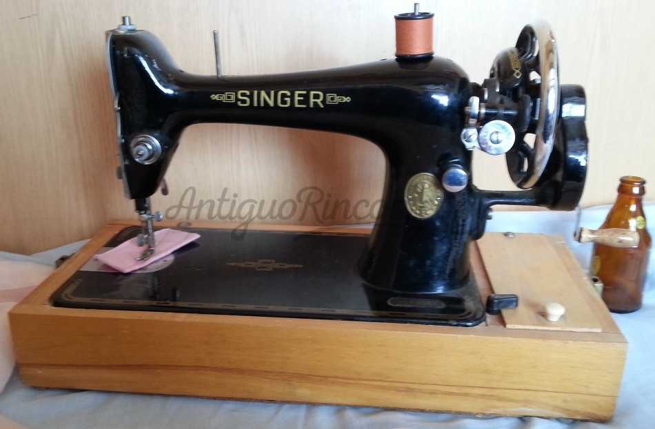 Máquina de coser antigua. Marca Singer.