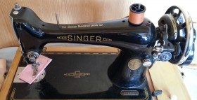 Máquina de coser antigua. Marca Singer.