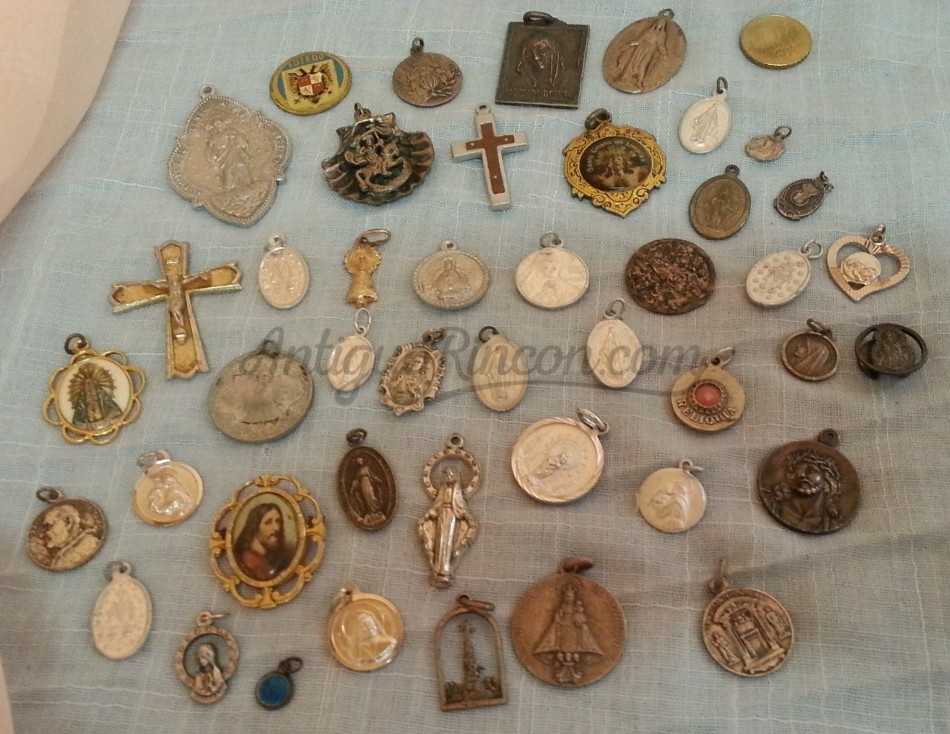 Medallas de imágenes religiosas. Mucha variedad en alquiler y venta.