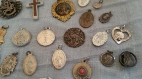 Medallas de imágenes religiosas. Mucha variedad en alquiler y venta.