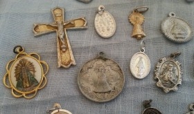 Medallas de imágenes religiosas. Mucha variedad en alquiler y venta.