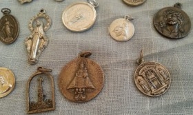 Medallas de imágenes religiosas. Mucha variedad en alquiler y venta.