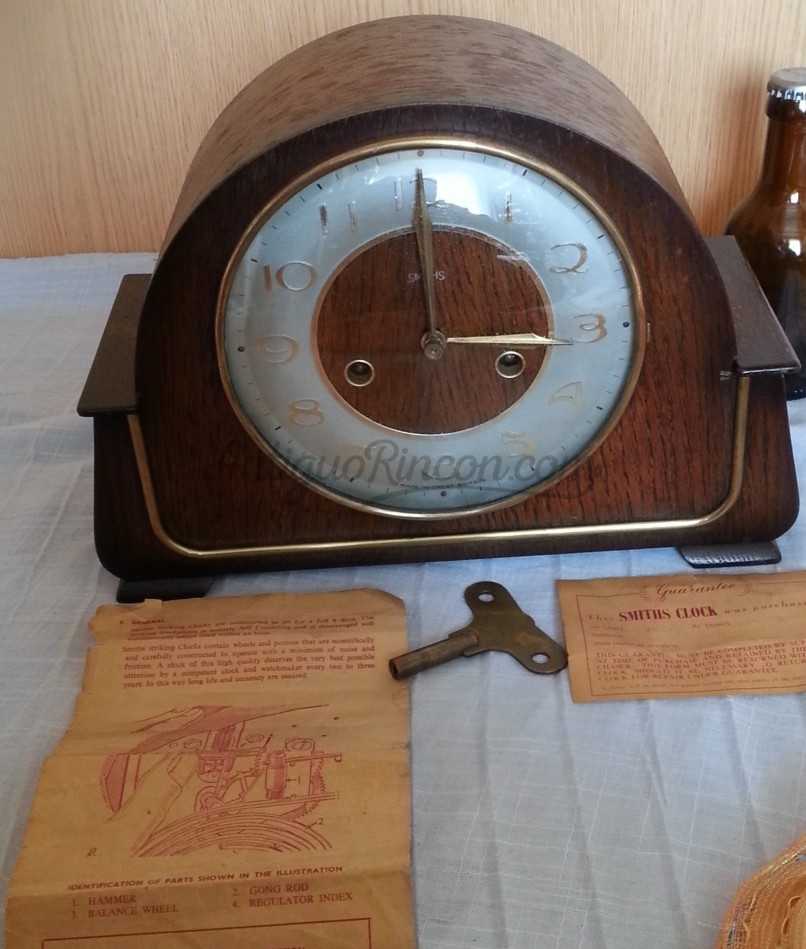 Reloj de chimenea en madera.Marca SMITHS. Años 60-70.