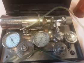 Kit de respiración. Oxigenoterapia. Años 20. Espectacular aparato médico.