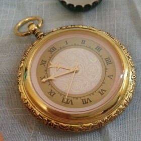 Reloj de bolsillo. Réplica de los relojes antiguos.