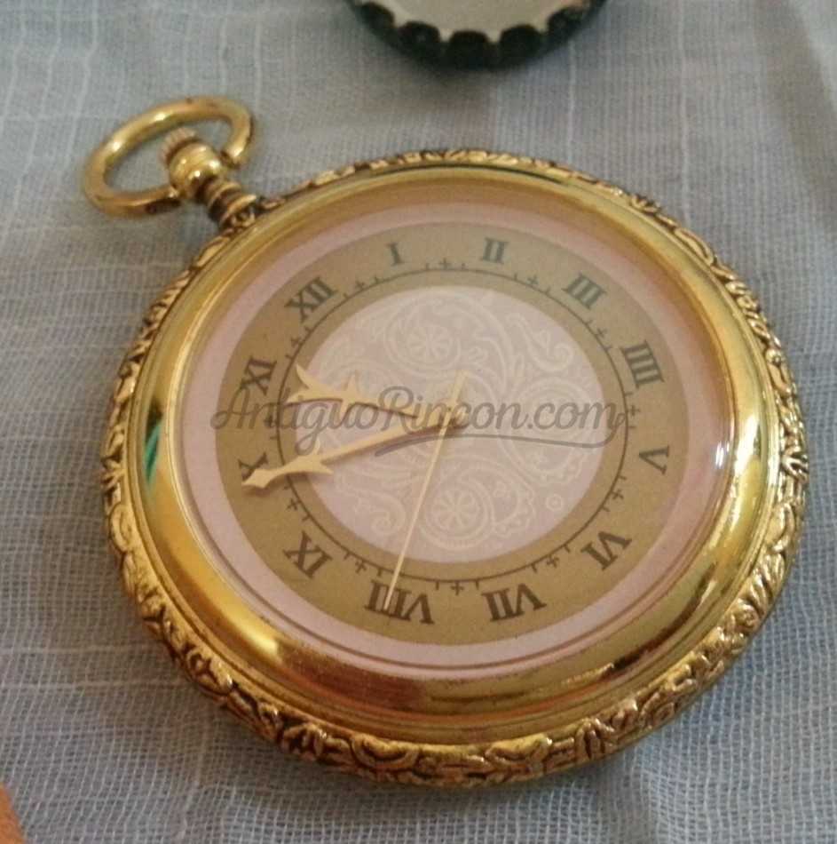 Reloj de bolsillo. Réplica de los relojes antiguos.