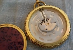 Reloj de bolsillo. Réplica de los relojes antiguos.