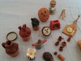 Miniaturas en barro. 17 objetos diferentes.