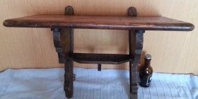 Estantería antigua. Estilo Medieval. Madera maciza.
