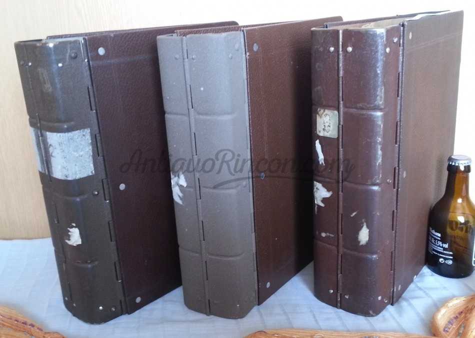 Archivadores antiguos en metal y madera. Tres unidades. Archivadores antiguos en metal y madera. Tres unidades.
