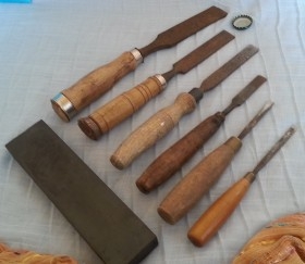 Formones. Colección de 6 unidades con su piedra de afilado. Magníficos. Maestro carpintero.  Formón.