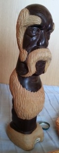 Escultura en madera tallada. Hombre joven
