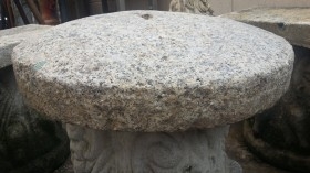 Piedra de molino. Granito. Años 40. Magnífico objeto de decoración. 25 kg.