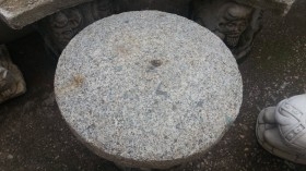 Piedra de molino. Granito. Años 40. Magnífico objeto de decoración. 25 kg.