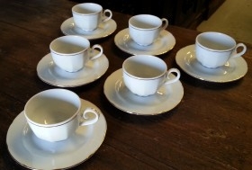Tazas de café. Marca SANTA CLARA. Con sus platillos en porcelana. Conjunto 6 piezas. Años 70.