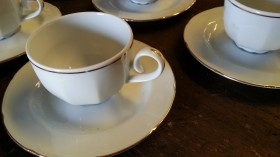 Tazas de café. Marca SANTA CLARA. Con sus platillos en porcelana. Conjunto 6 piezas. Años 70.