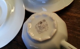 Tazas de café. Marca SANTA CLARA. Con sus platillos en porcelana. Conjunto 6 piezas. Años 70.