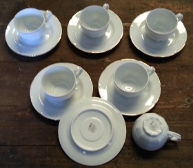 Tazas de café. Marca SANTA CLARA. Con sus platillos en porcelana. Conjunto 6 piezas. Años 70.