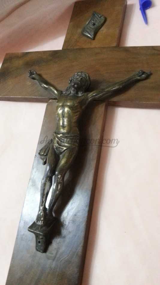 Crucifijo en madera y Cristo en bronce. VIntage. Años 70