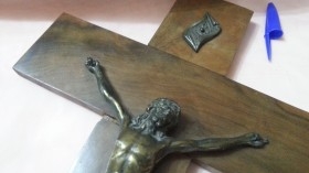 Crucifijo en madera y Cristo en bronce. VIntage. Años 70