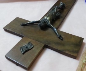 Crucifijo en madera y Cristo en bronce. VIntage. Años 70