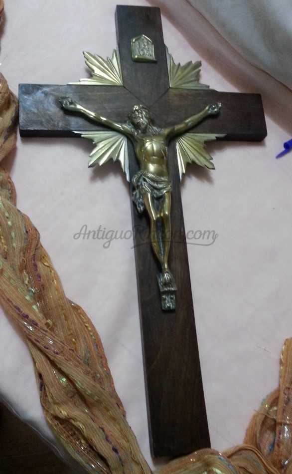 Crucifijo en madera y Cristo en bronce. VIntage. Años 70