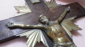 Crucifijo en madera y Cristo en bronce. VIntage. Años 70