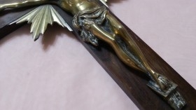 Crucifijo en madera y Cristo en bronce. VIntage. Años 70