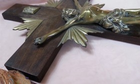 Crucifijo en madera y Cristo en bronce. VIntage. Años 70
