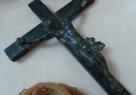 Crucifijo antiguo. En madera y bronce. Old crucifix.