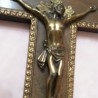 Crucifijo años 70. Cruz de madera y Cristo en metal.