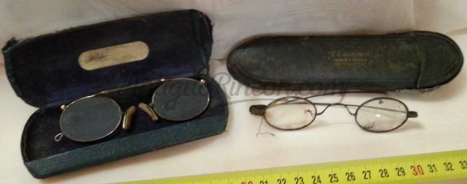 Gafas centenarias. Conjunto de lentes de época. Hundreds of glasses. Gafas centenarias. Conjunto de lentes de época. Hundreds of glasses.