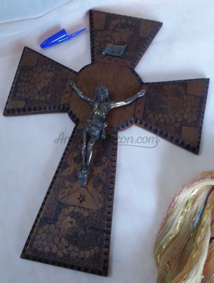 Crucifijo en madera y Cristo en metal. VIntage. Años 70