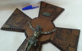 Crucifijo en madera y Cristo en metal. VIntage. Años 70