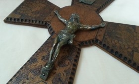 Crucifijo en madera y Cristo en metal. VIntage. Años 70