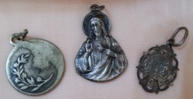 Medallas religiosas viejitas. 3 Unidades.