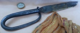  cuchillo artesano. Muy fuerte y pesado. Curioso.