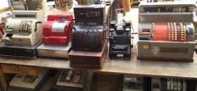 Registradoras antiguas y vintage. Varias unidades para alquiler como atrezzo en rodajes.